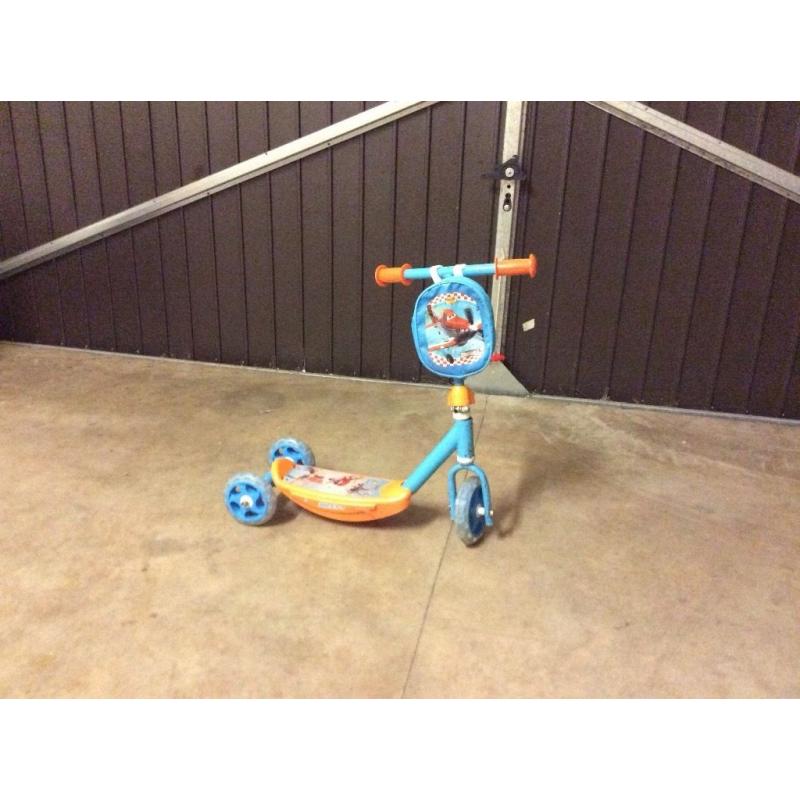 Kids "planes rusty" scooter.
