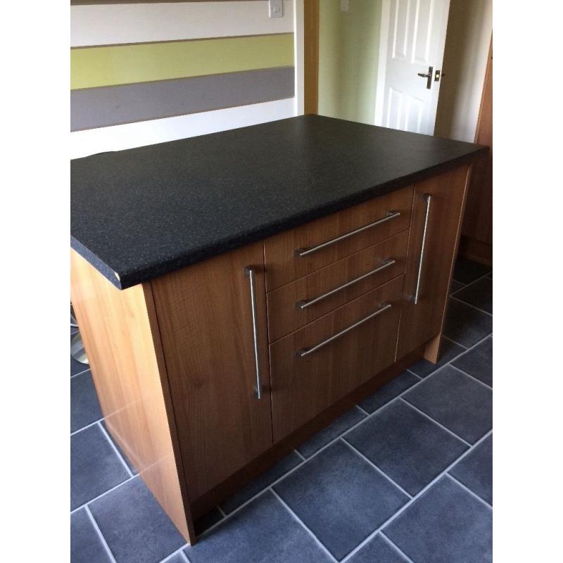 Kitchen island/ breakfast bar and 2 barstools