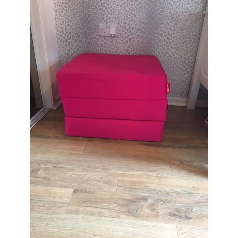 Fushcia pink chairbed
