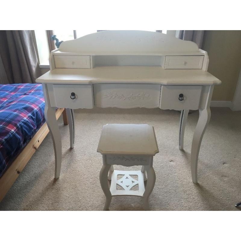 White shabby chic chest of drawers and dressing table with stool. Excellent condition.
