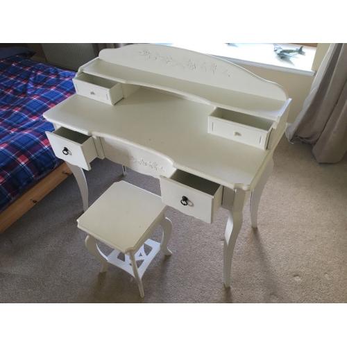 White shabby chic chest of drawers and dressing table with stool. Excellent condition.