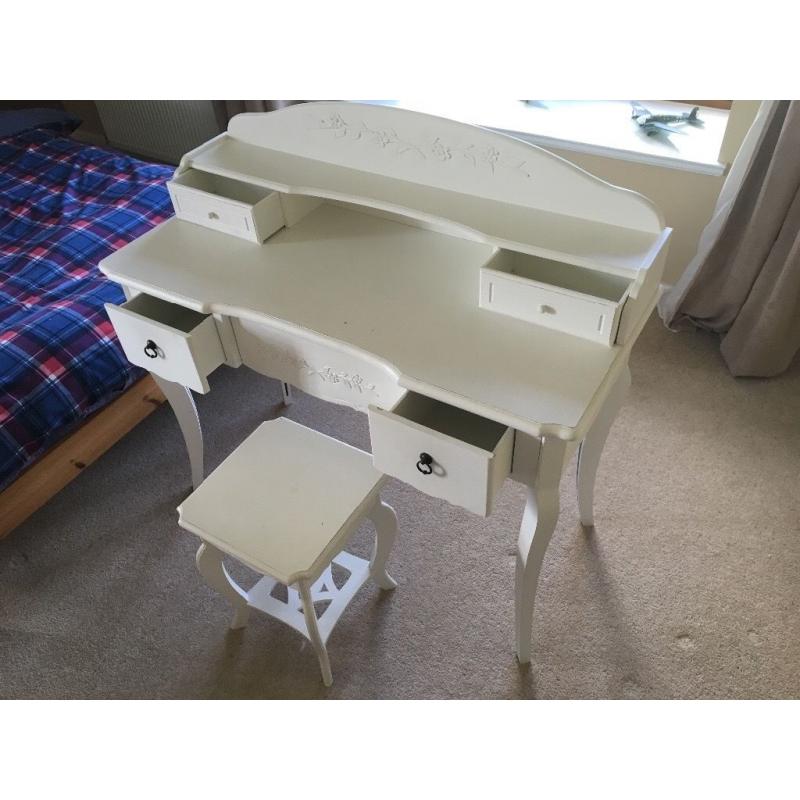 White shabby chic chest of drawers and dressing table with stool. Excellent condition.