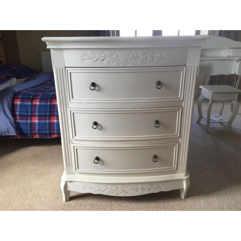 White shabby chic chest of drawers and dressing table with stool. Excellent condition.