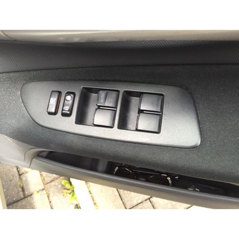 TOYOTA AURIS SR LOW MILAGE IMMACULATE CONDITION