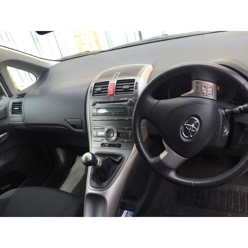 TOYOTA AURIS SR LOW MILAGE IMMACULATE CONDITION
