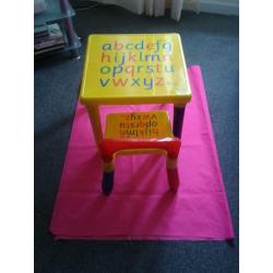 Alphabet table plus chair