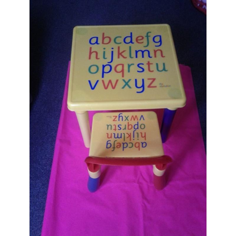 Alphabet table plus chair