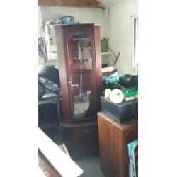 Corner dresser