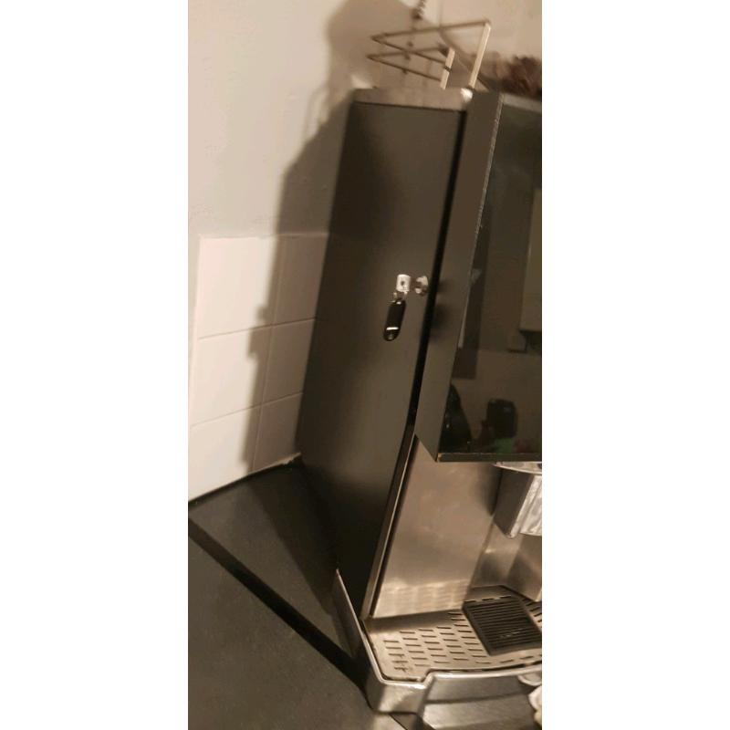 Coffee machine bean to cup