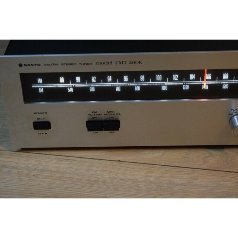 VINTAGE RETRO SANYO FMT-200K FM/AM STEREO TUNER CAN BE SEEN WORKING