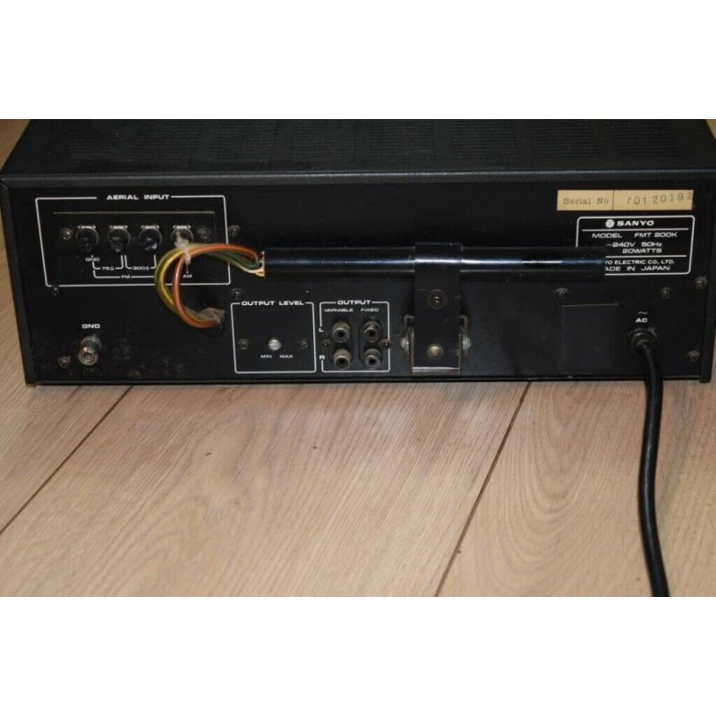 VINTAGE RETRO SANYO FMT-200K FM/AM STEREO TUNER CAN BE SEEN WORKING
