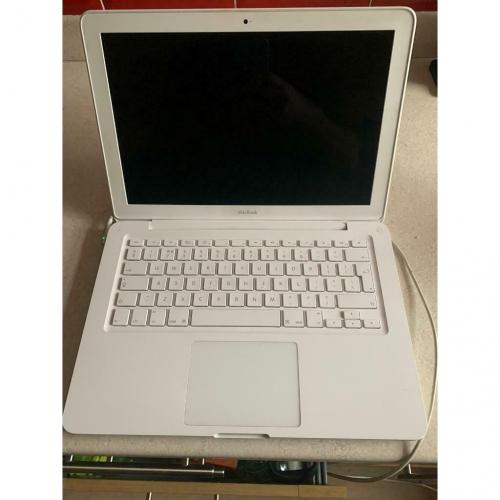 2009 MacBook with Magic Mouse