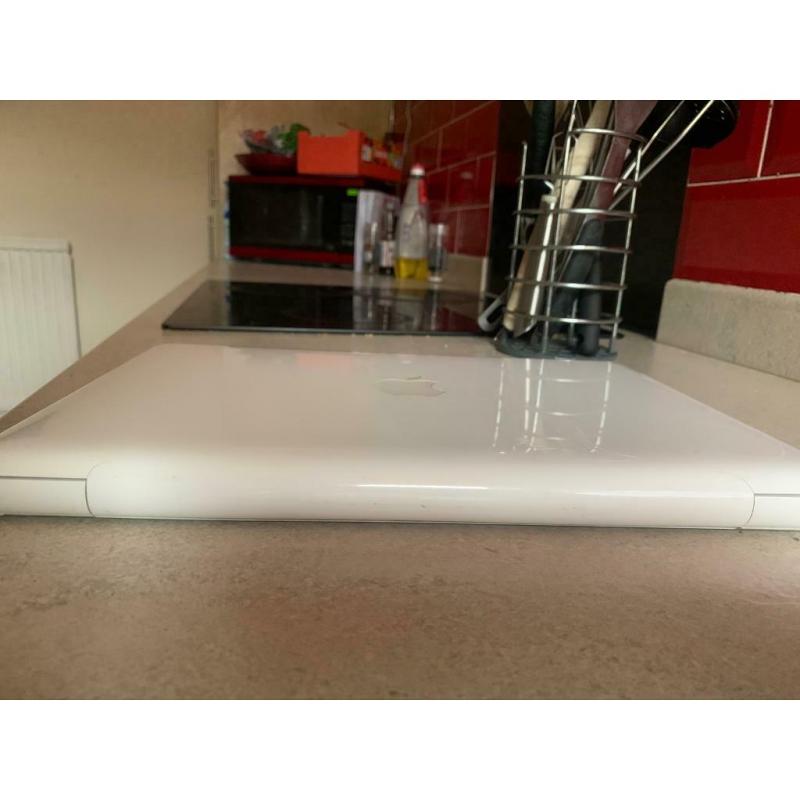 2009 MacBook with Magic Mouse