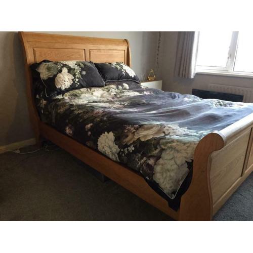 Solid wood sleigh bed
