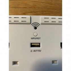WiFi Socket Range Extender + USB charger