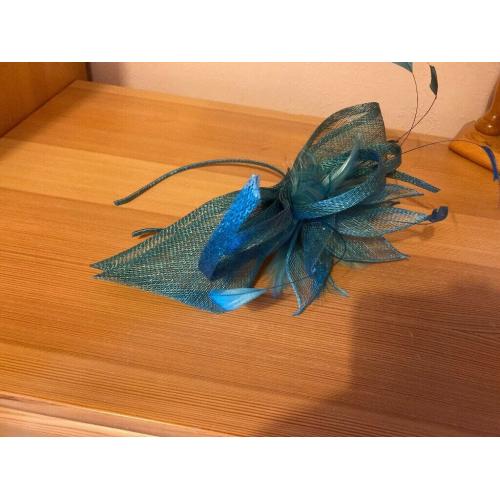 Stunning turquoise fascinator from CC - new & unworn, from smoke / pet-free home