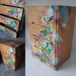Chest of drawers