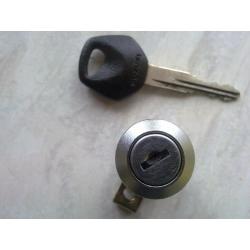 gsxr1000 k3 full lockset also fits sv650,1000 , matching set one key fits all