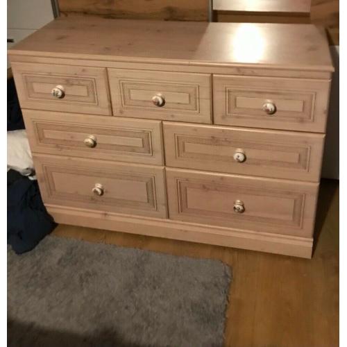Chest of drawers