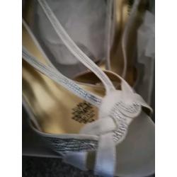 White /diamontie sandles