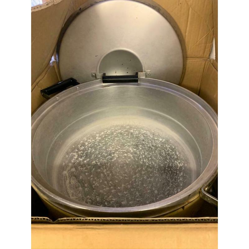 Rinnai Lpg has rice cooker RER- 55AS