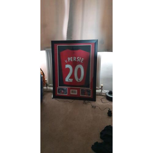 Signed Robin van persie united shirt