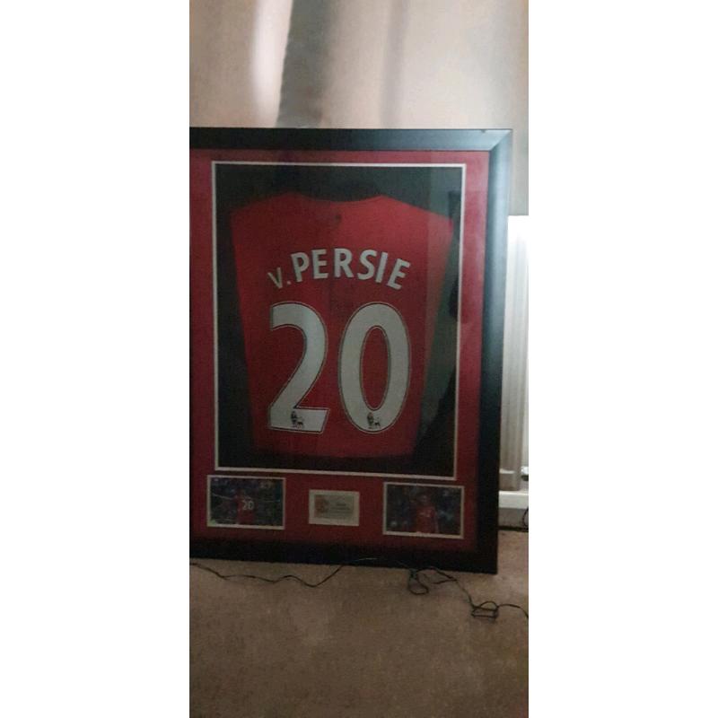 Signed Robin van persie united shirt