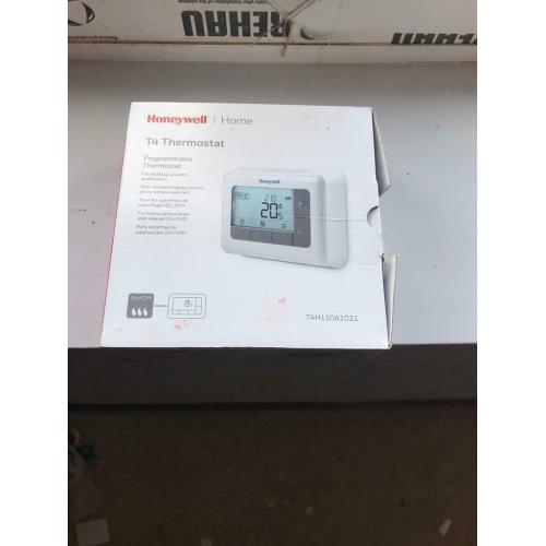 Honeywell T4 ProgrammableThermostat