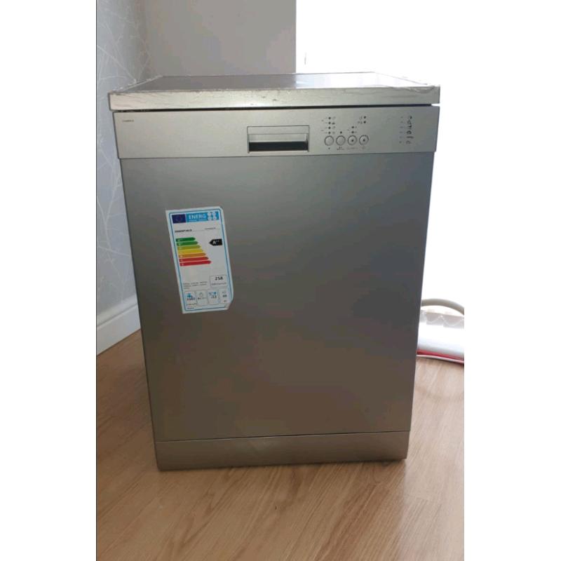 Currys Essential Dishwasher