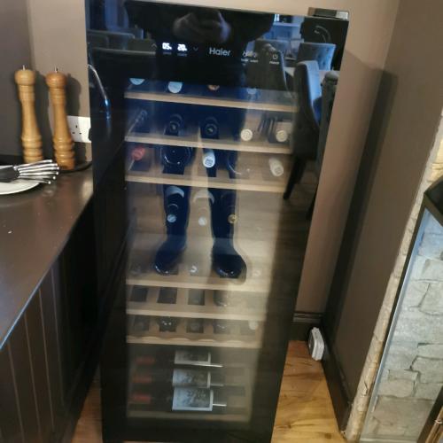 Dual temperature control wine fridge