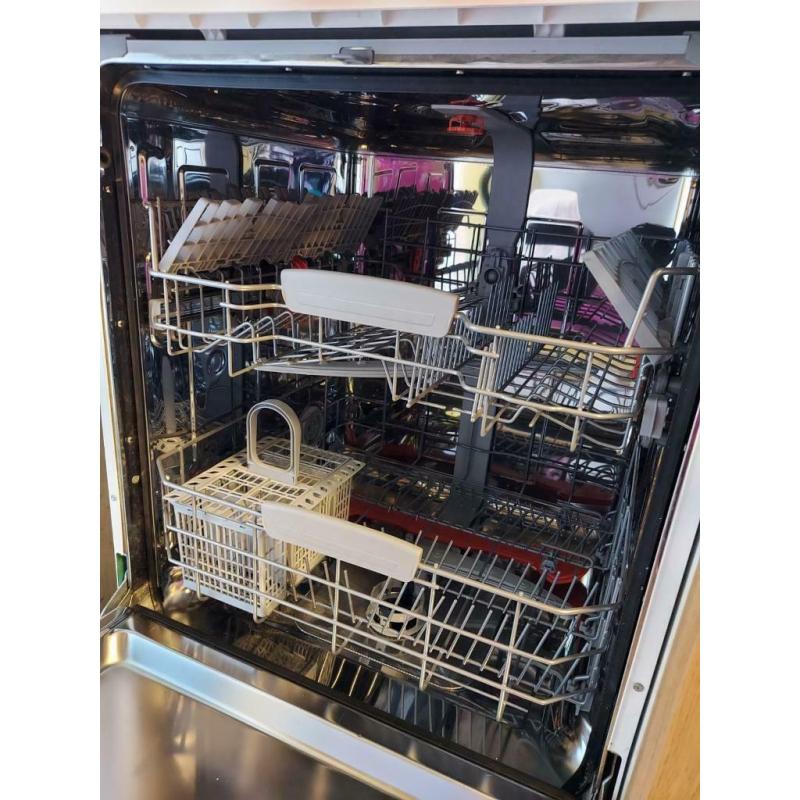 ***SOLD**Excellent Conditions Hotpoint Dishwasher!