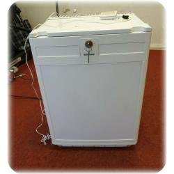 COUNTER TOP MEDICAL, DRUGS VACCINE PHARMACY LOCKABLE FRIDGE. HOSPITAL. CARE HOME DOCTOR