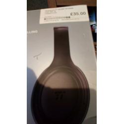 Noise cancelling headphones earphones