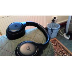 Noise cancelling headphones earphones