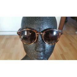 Stunning LINDA FARROW Designer Ladies Sunglasses