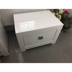 MODERN BEDSIDE CABINETS