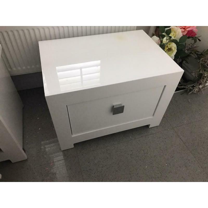 MODERN BEDSIDE CABINETS
