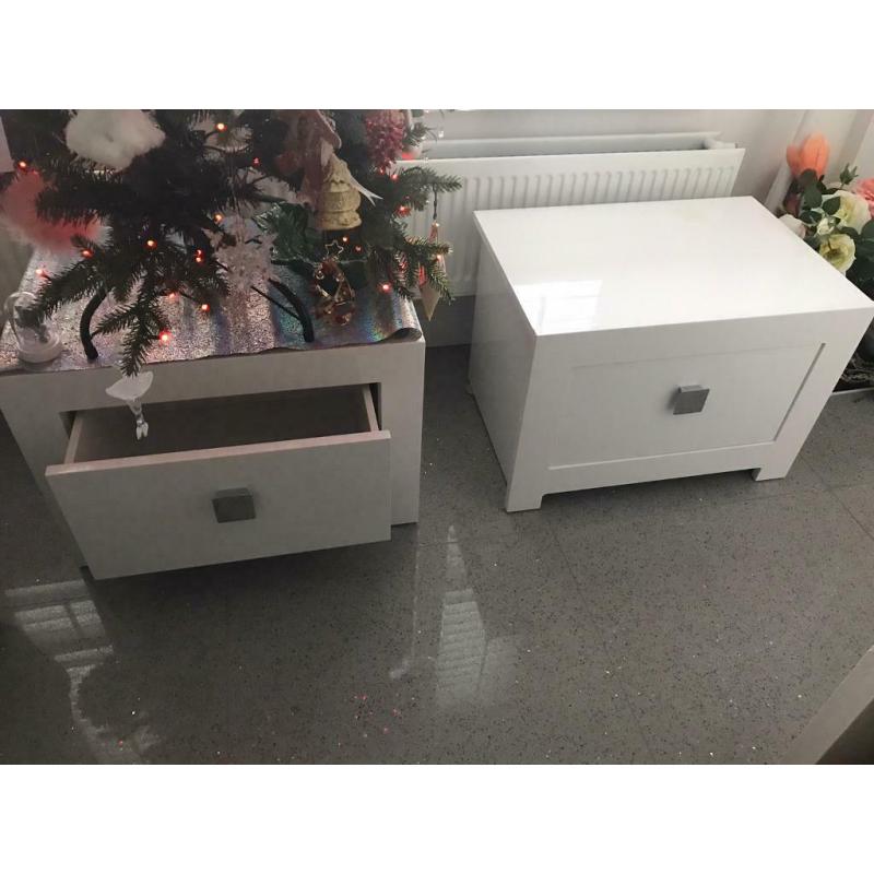 MODERN BEDSIDE CABINETS