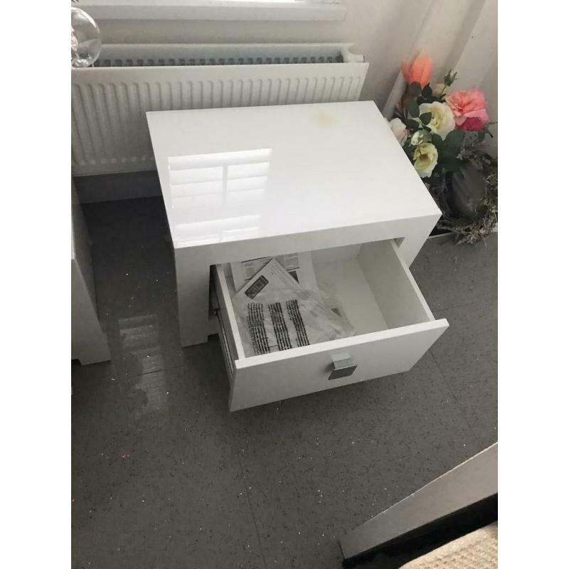 MODERN BEDSIDE CABINETS