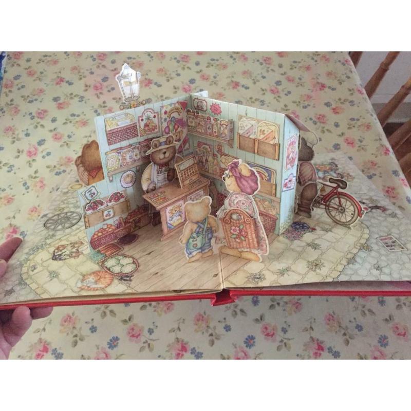Children?s Pop-up/3D books VGC