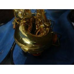 beuscher tru tone alto saxaphone,gold plated.
