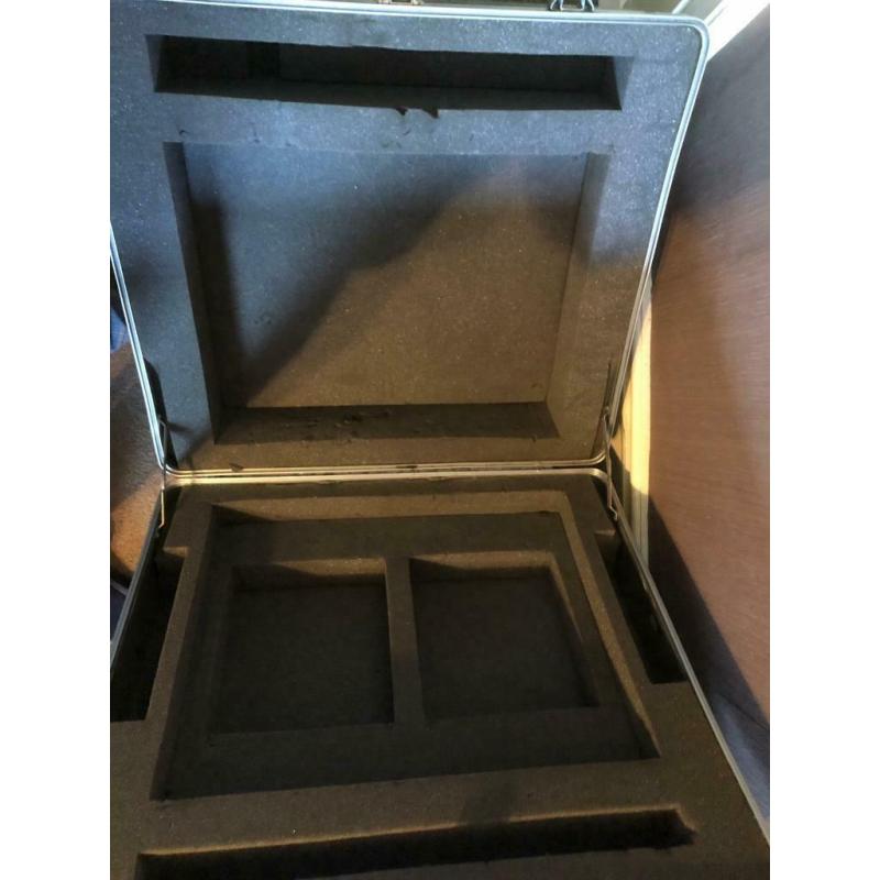 Hard touring flight case for instruments/small mixing desk