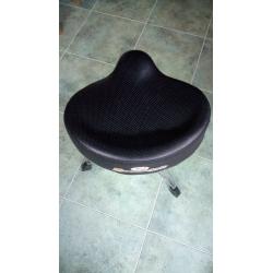 Pearl 'Roadster' saddle-style drum throne