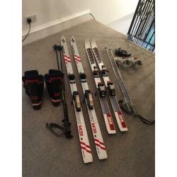 Ski?s, poles and bindings