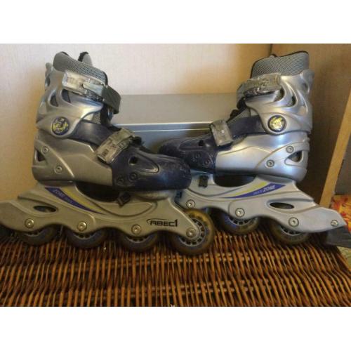 Children adjustable skates, can fit UK SIZE between 13 and 3