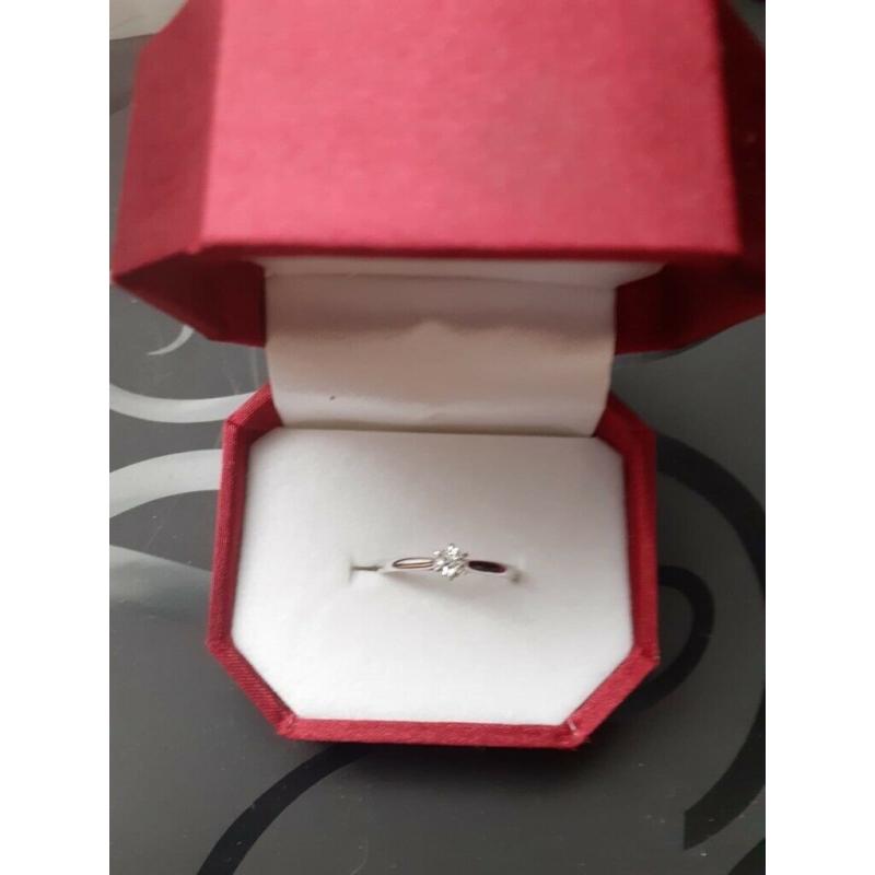 Platinum diamond engagement ring