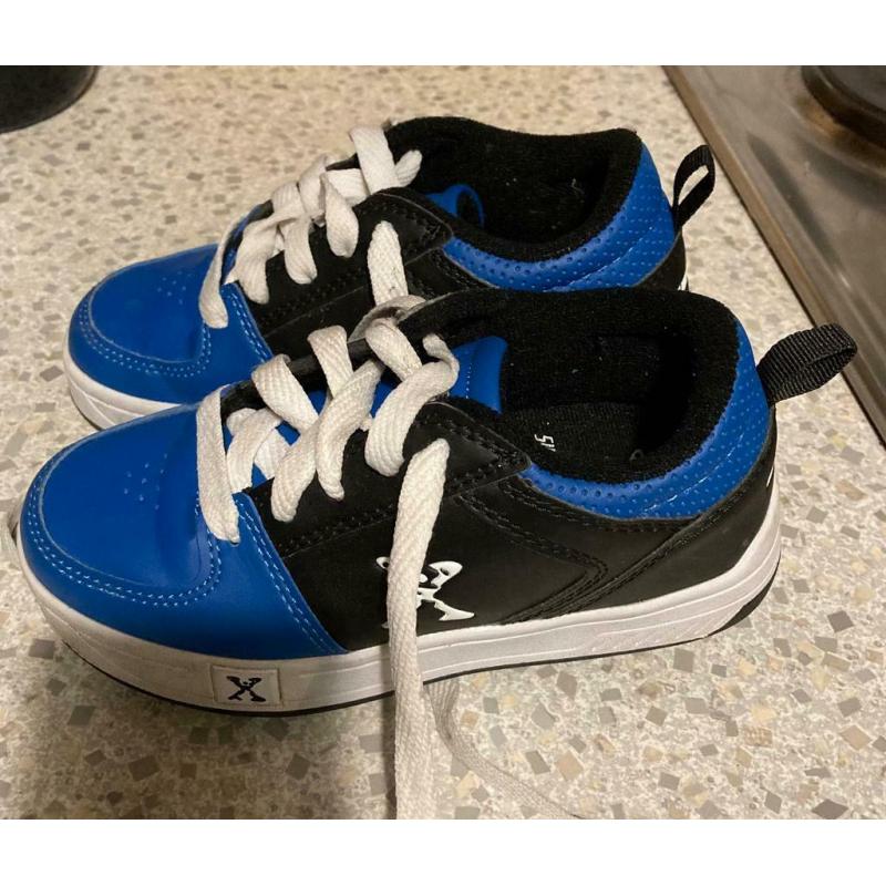 Sidewalk Sport Heely shoes, size 11