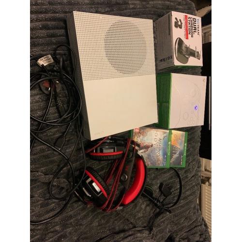 Xbox one with games and brand new charging station