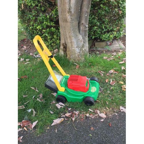Child?s toy gardening set (mower/barrow/can)