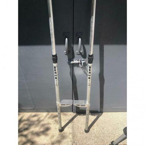 Pair stilts